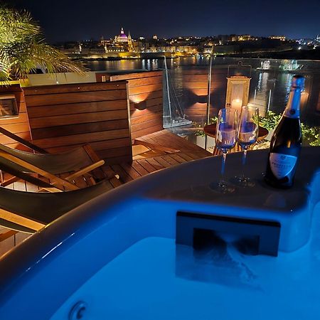 Unique Seafront Triplex Penthouse With Panoramic Bedroom & Rooftop Jacuzzi Overlooking Valletta Sliema Dış mekan fotoğraf