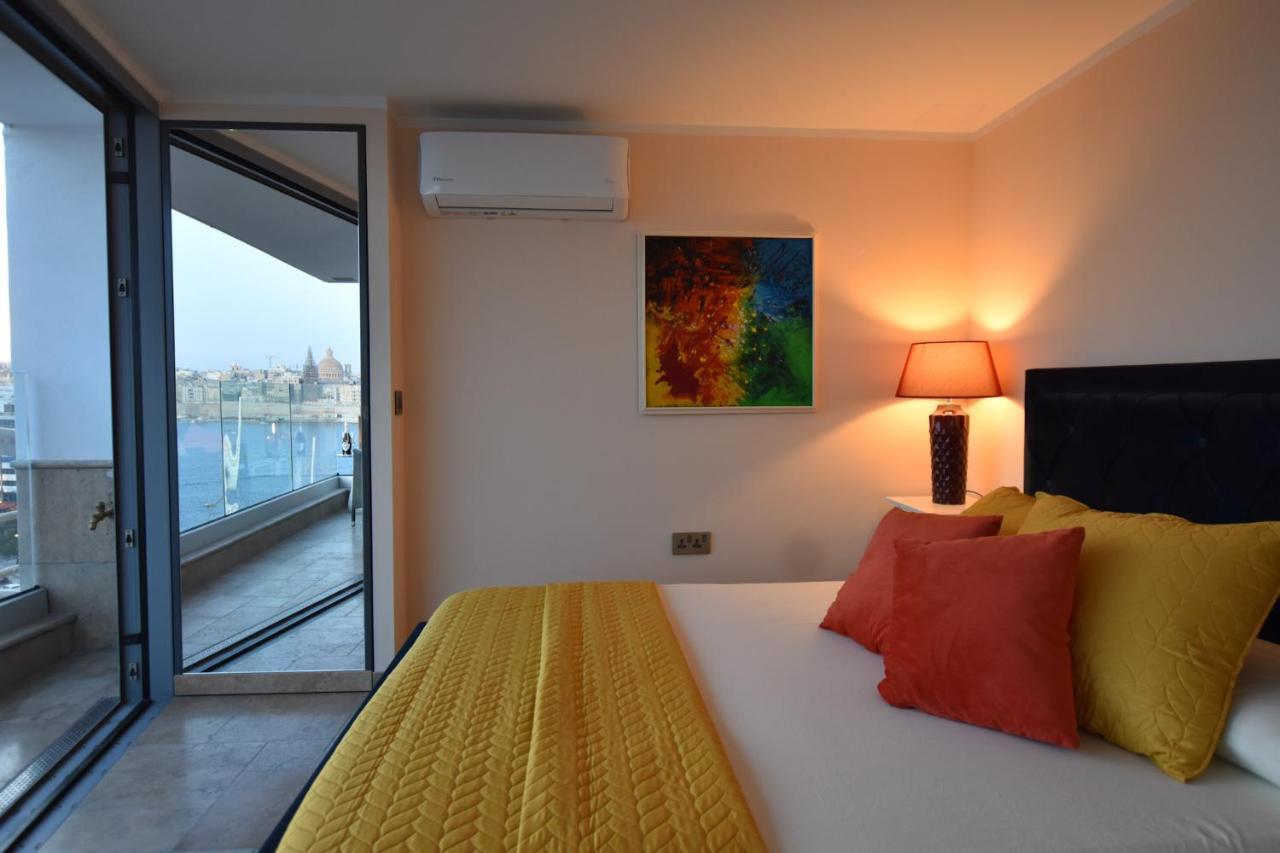 Unique Seafront Triplex Penthouse With Panoramic Bedroom & Rooftop Jacuzzi Overlooking Valletta Sliema Dış mekan fotoğraf