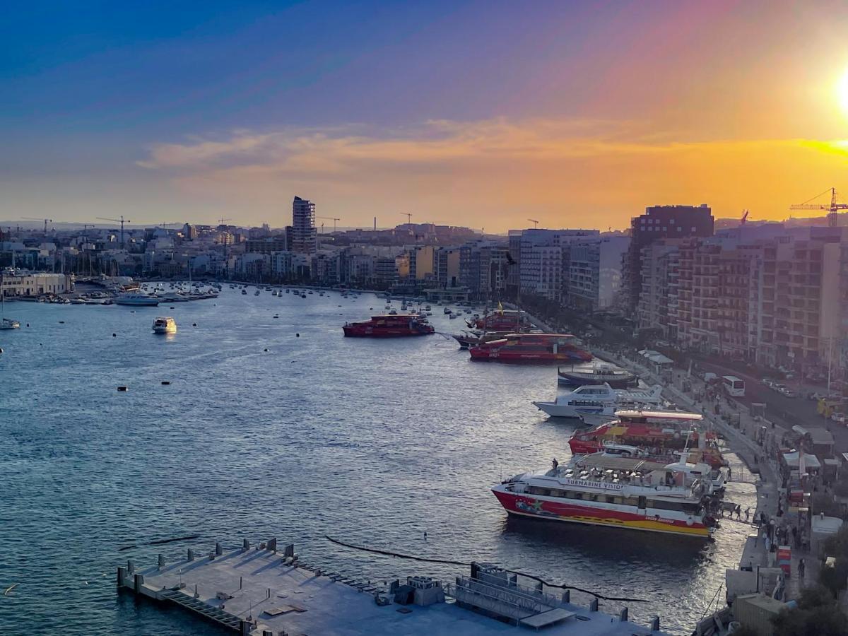 Unique Seafront Triplex Penthouse With Panoramic Bedroom & Rooftop Jacuzzi Overlooking Valletta Sliema Dış mekan fotoğraf