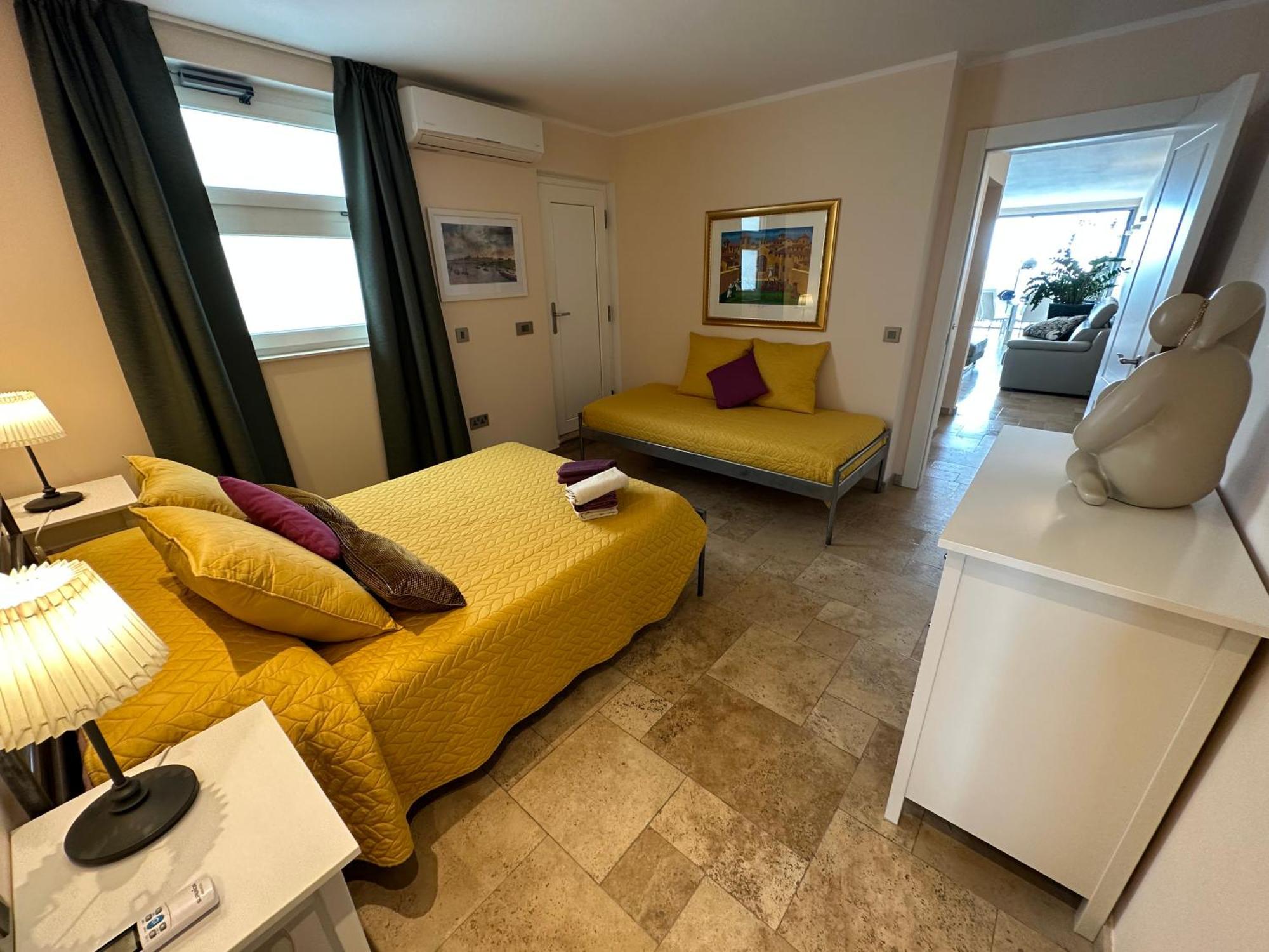 Unique Seafront Triplex Penthouse With Panoramic Bedroom & Rooftop Jacuzzi Overlooking Valletta Sliema Dış mekan fotoğraf