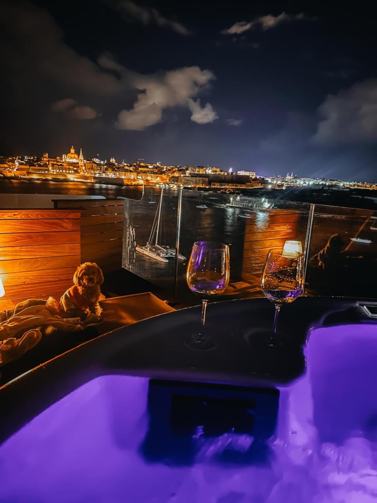 Unique Seafront Triplex Penthouse With Panoramic Bedroom & Rooftop Jacuzzi Overlooking Valletta Sliema Dış mekan fotoğraf